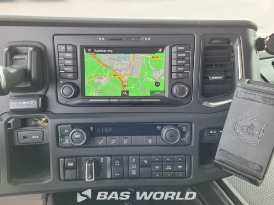 斯堪尼亚 S650 6X2 牵引车组