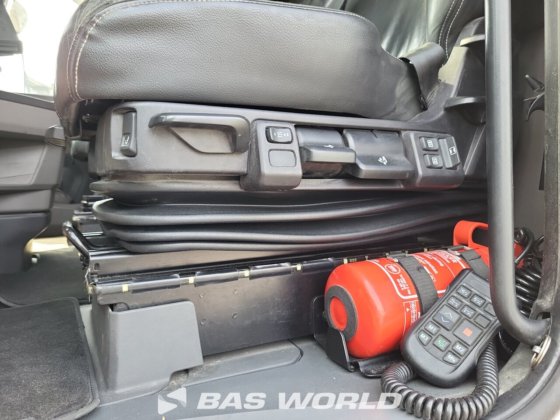 斯堪尼亚 S650 6X2 牵引车组