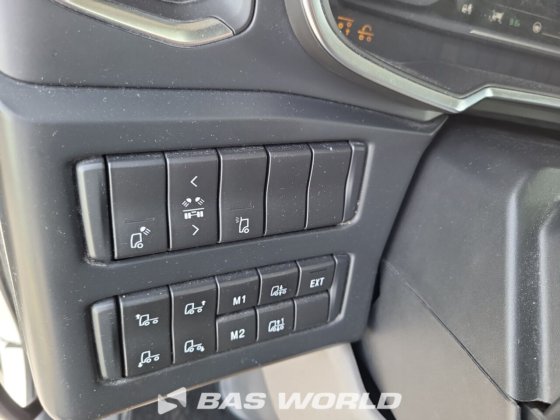 斯堪尼亚 S650 6X2 牵引车组