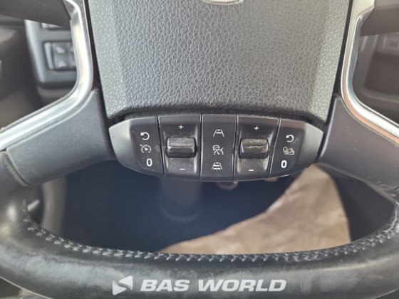 斯堪尼亚 S650 6X2 牵引车组