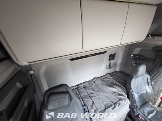 斯堪尼亚 S650 6X2 牵引车组