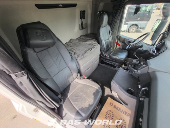 斯堪尼亚 S650 6X2 牵引车组