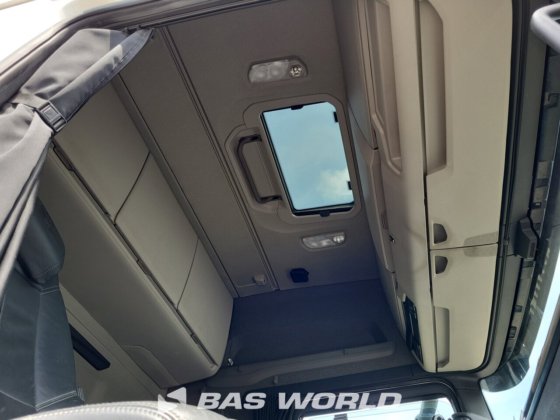 斯堪尼亚 S650 6X2 牵引车组