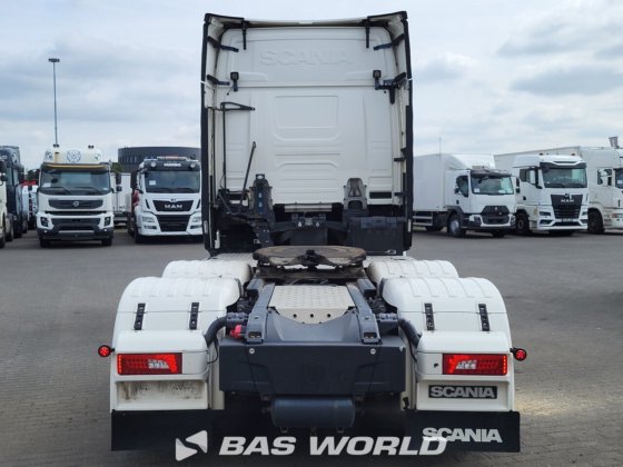 斯堪尼亚 S650 6X2 牵引车组