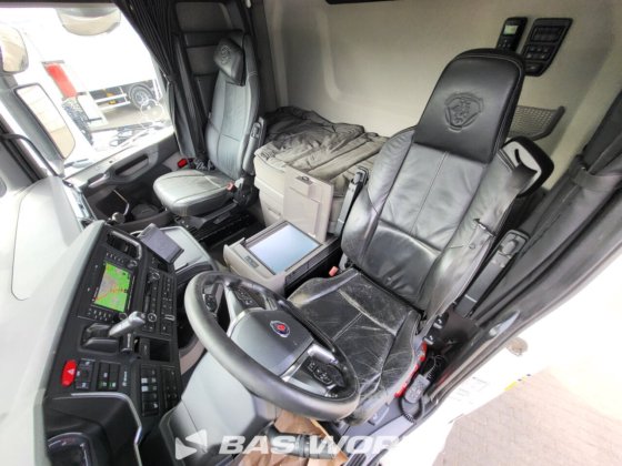 斯堪尼亚 S650 6X2 牵引车组