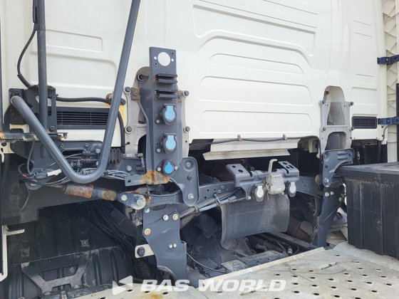 斯堪尼亚 S650 6X2 牵引车组