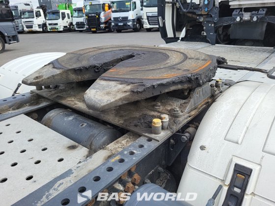 斯堪尼亚 S650 6X2 牵引车组