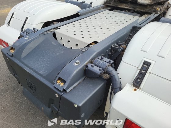 斯堪尼亚 S650 6X2 牵引车组