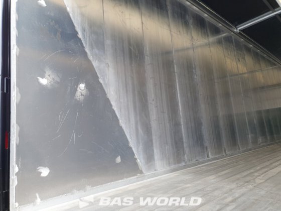 クレーカー・ウォーキング・フロア