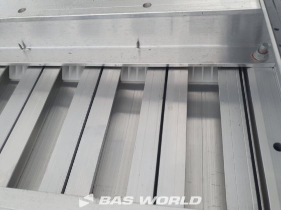 クレーカー・ウォーキング・フロア