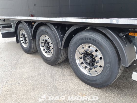 クレーカー・ウォーキング・フロア