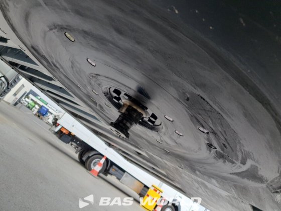 クレーカー・ウォーキング・フロア