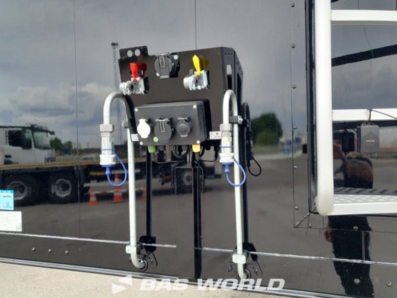 クレーカー・ウォーキング・フロア