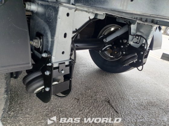 クレーカー・ウォーキング・フロア