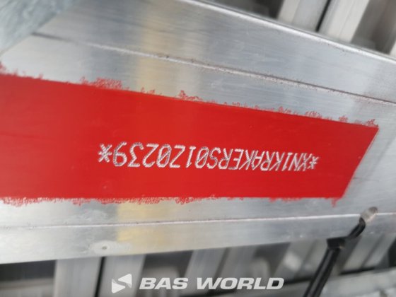 クレーカー・ウォーキング・フロア