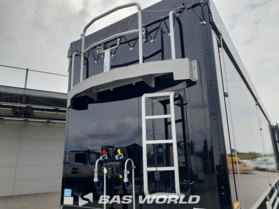 クレーカー・ウォーキング・フロア