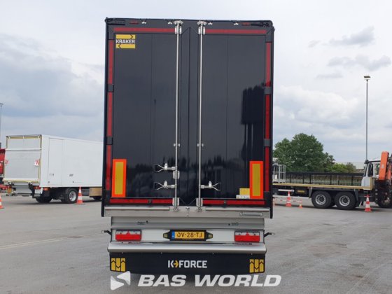 クレーカー・ウォーキング・フロア