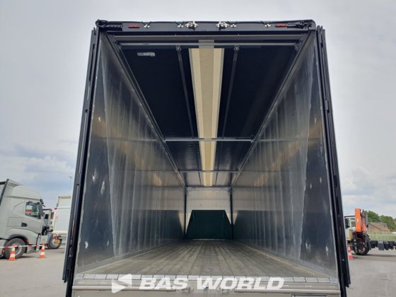 クレーカー・ウォーキング・フロア