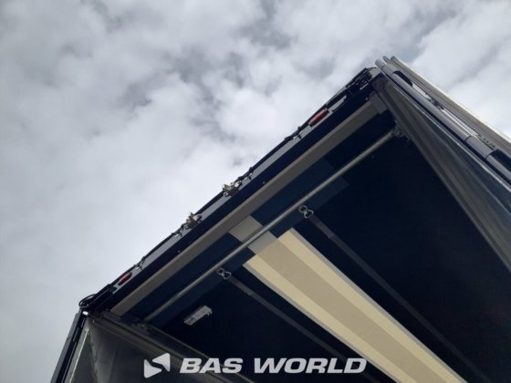 クレーカー・ウォーキング・フロア