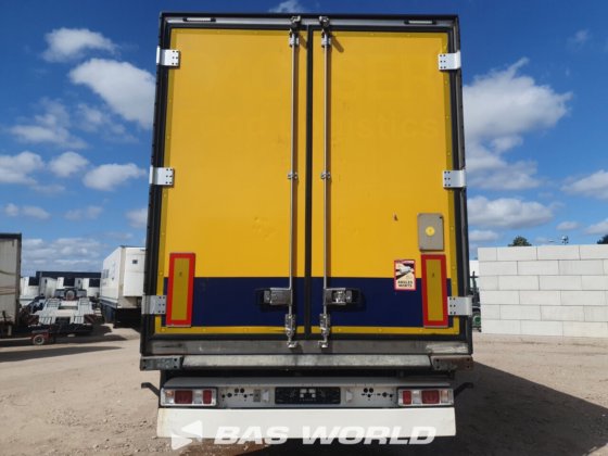 クローネ冷凍セミトレーラ