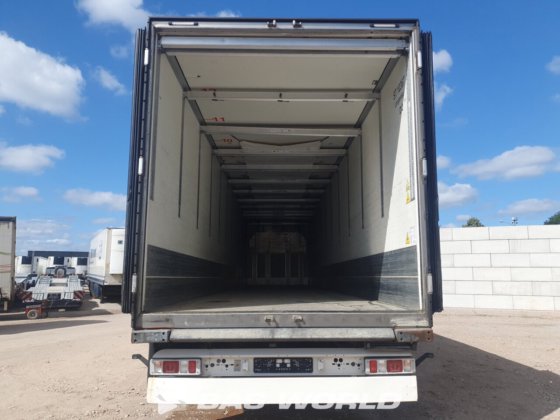 クローネ冷凍セミトレーラ