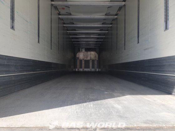 クローネ冷凍セミトレーラ