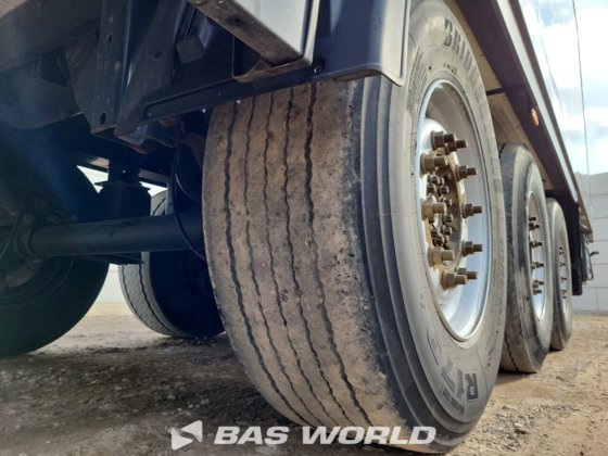 クローネサーモキングSLXi 300冷蔵セミトレーラー