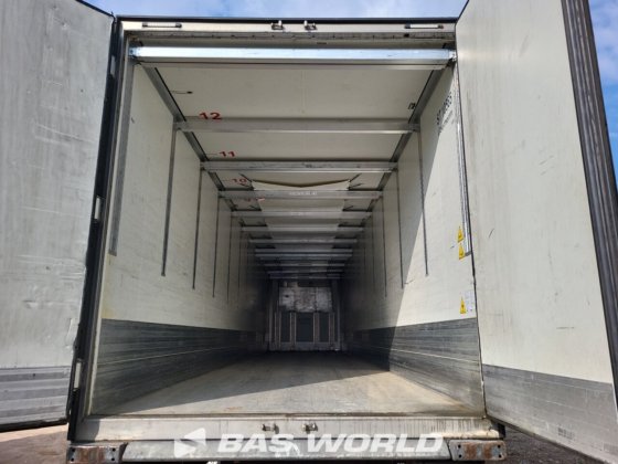 クローネサーモキングSLXi 300冷蔵セミトレーラー