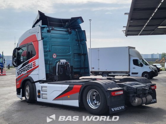 ボルボFM電動4X2トラクターユニット