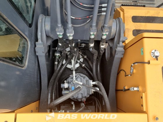 现代 R245 LR 履带式挖掘机