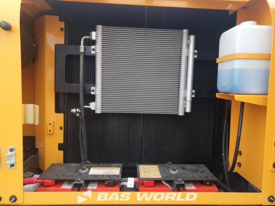 现代 R245 LR 履带式挖掘机