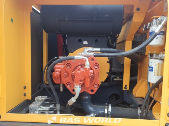 现代 R245 LR 履带式挖掘机