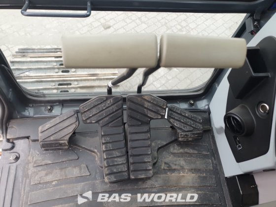 现代 R245 LR 履带式挖掘机