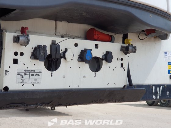 クローネ冷凍セミトレーラ