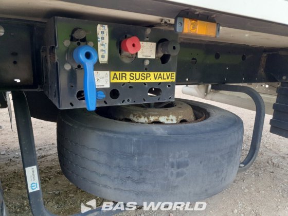 クローネ冷凍セミトレーラ