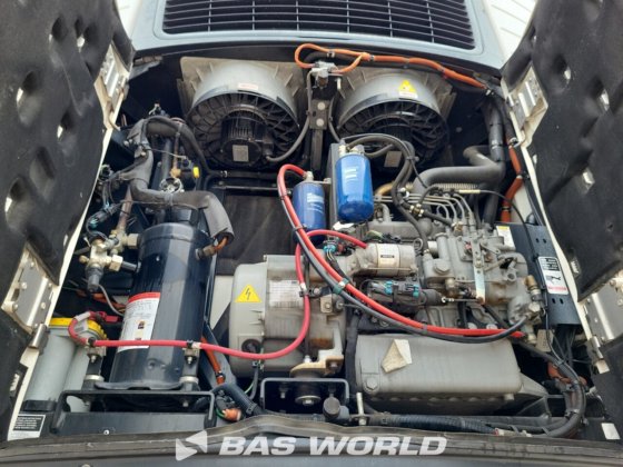 クローネキャリアベクター1550冷凍セミトレーラー