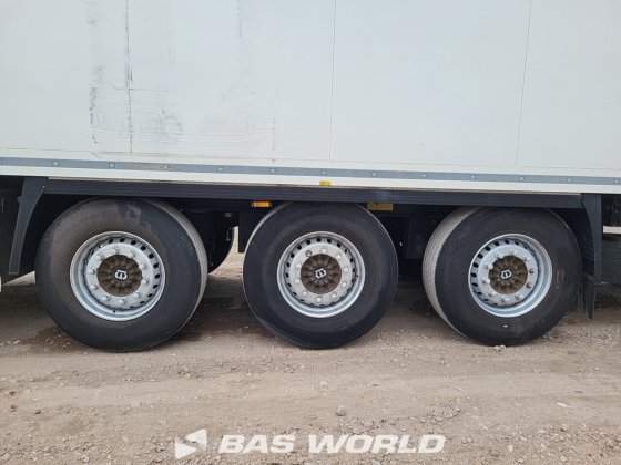 クローネキャリアベクター1550冷凍セミトレーラー