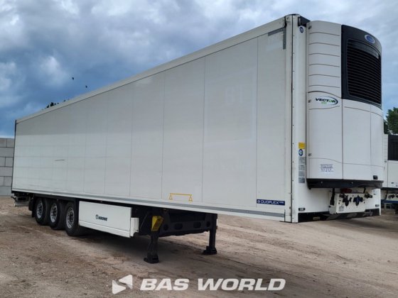 クローネキャリアベクター1550冷凍セミトレーラー