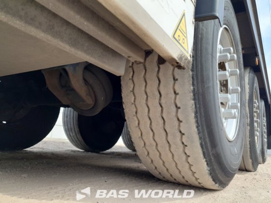 クローネ冷凍セミトレーラ