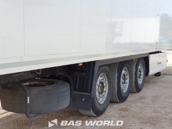 クローネ冷凍セミトレーラ