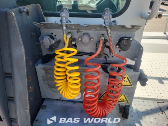 テルベルグ YT 182 ターミナルトラクター