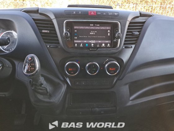 イヴェコ・デイリー 35S18 クローズド・ボックス・バン