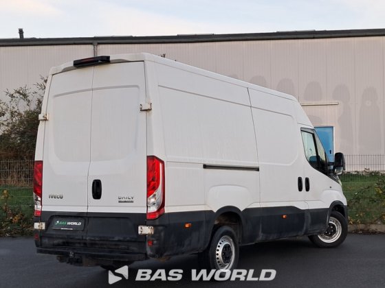 イヴェコ・デイリー 35S18 クローズド・ボックス・バン