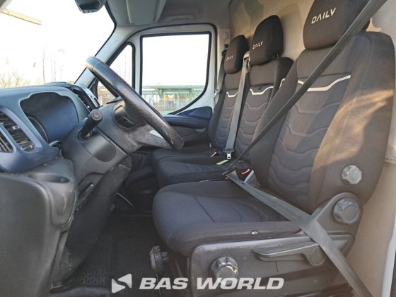 イヴェコ・デイリー 35S18 クローズド・ボックス・バン