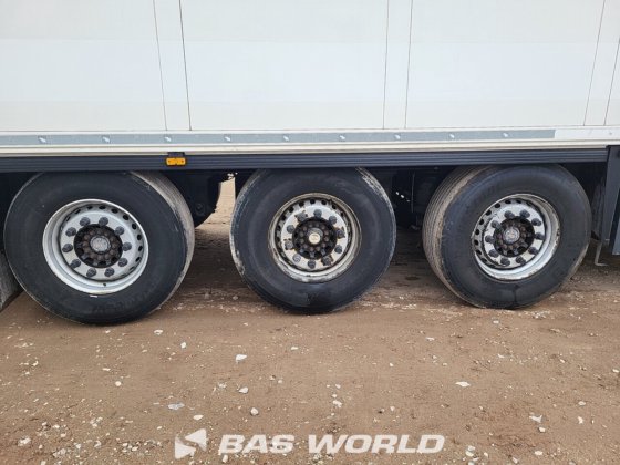 施密茨开利冷藏半挂车