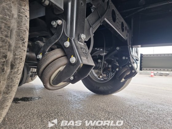 クローネ・クローズドボックス・セミトレーラー