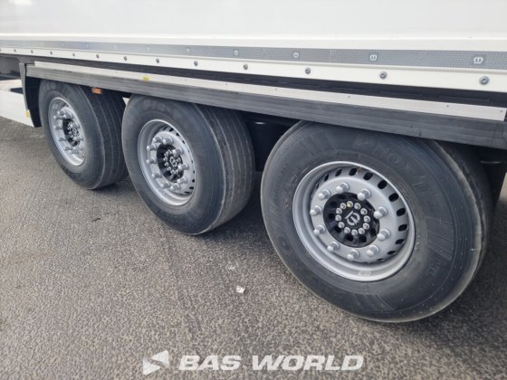 クローネ・クローズドボックス・セミトレーラー