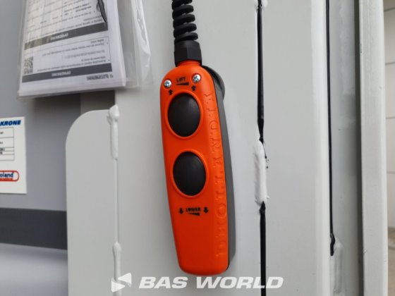 クローネカーテンサイドセミトレーラー