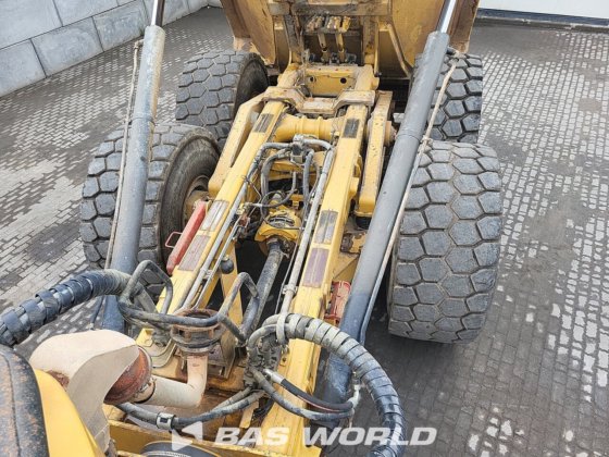 キャタピラー740 Bダンプトラック