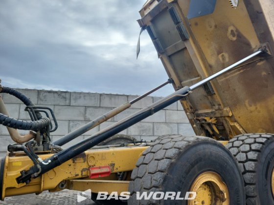 キャタピラー740 Bダンプトラック